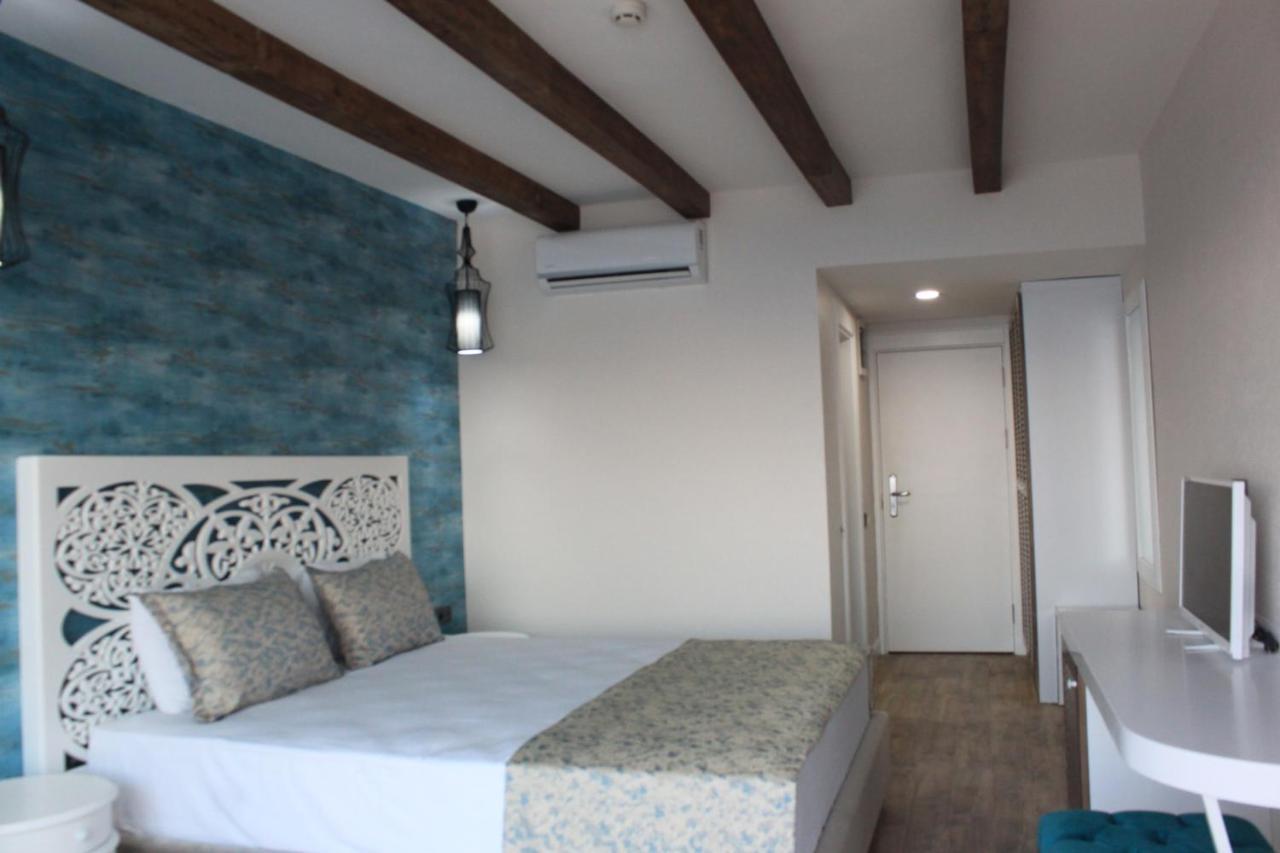 Double or Twin Room with Side Sea View