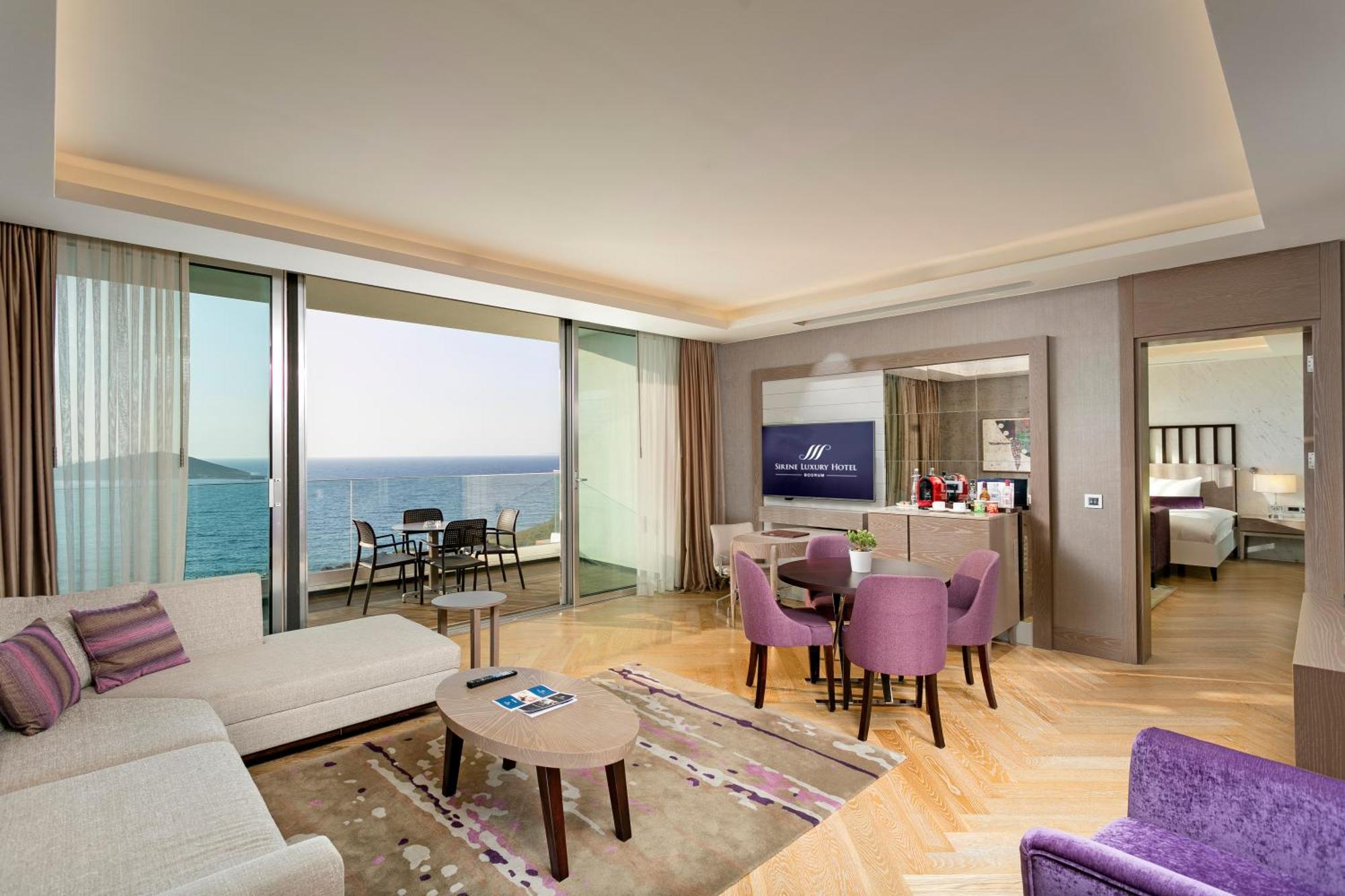 One Bedroom Suite with Sea View