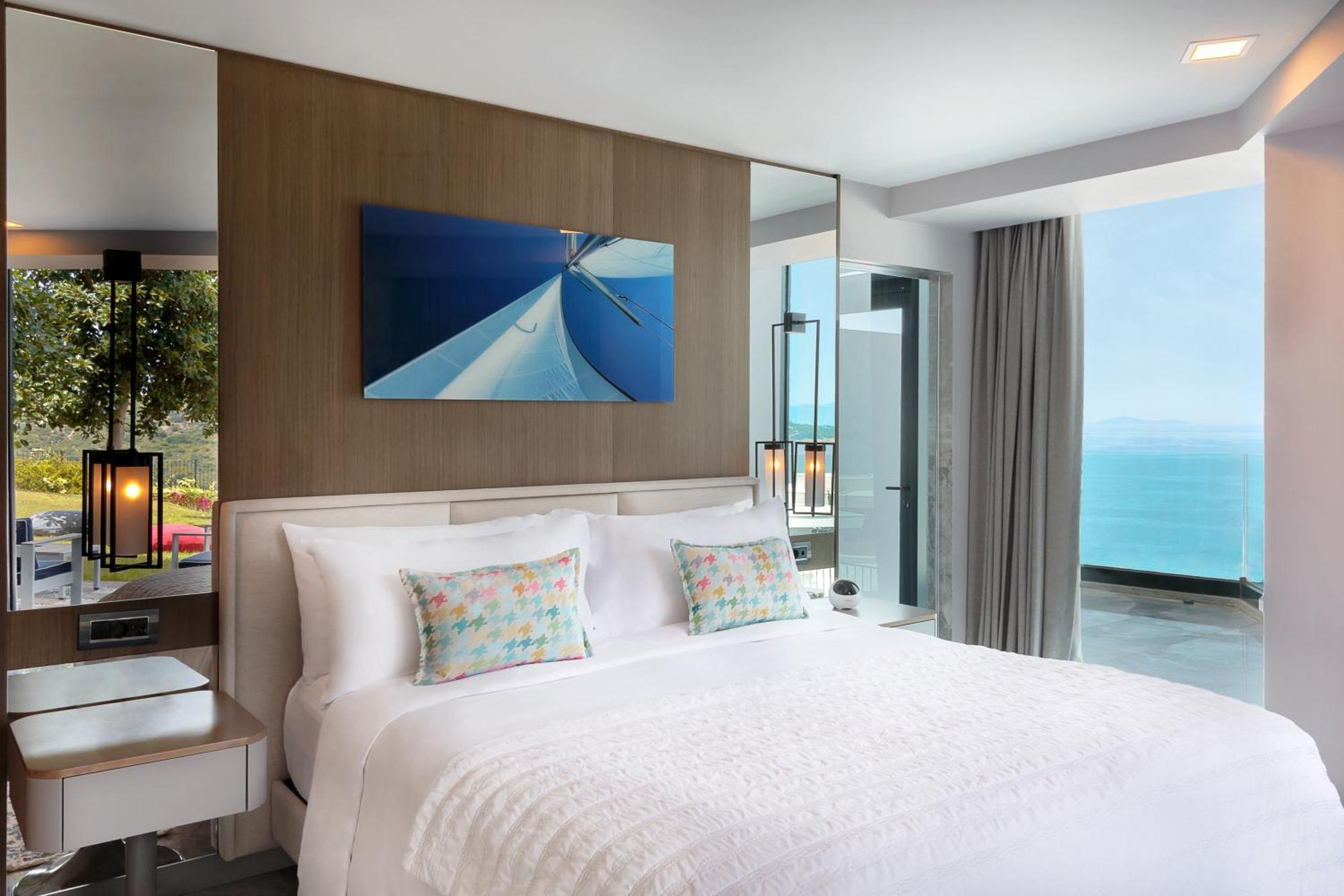 Deluxe Seaview sofa Guest room 1 King Sea view