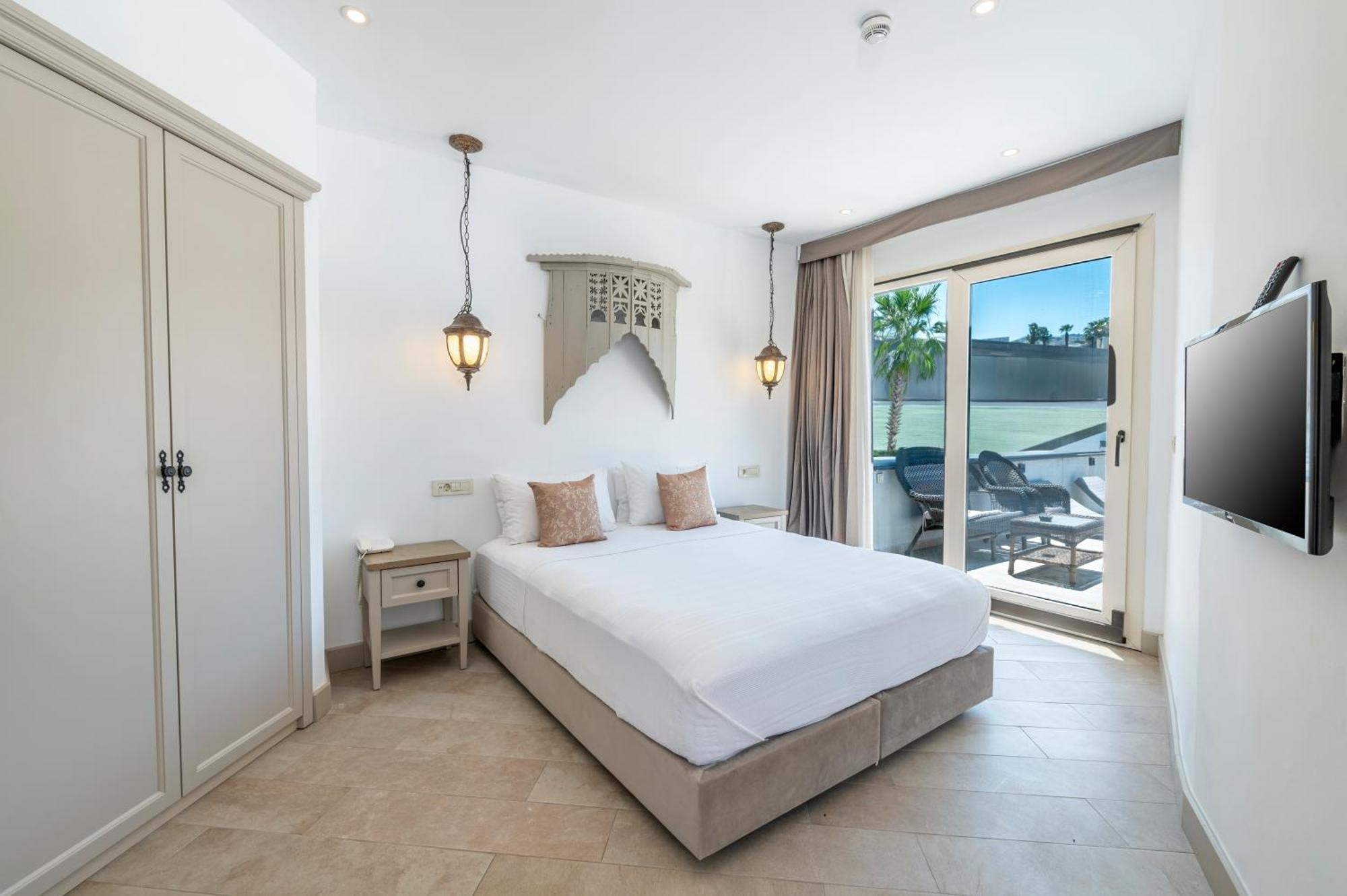 Suite with Pool View