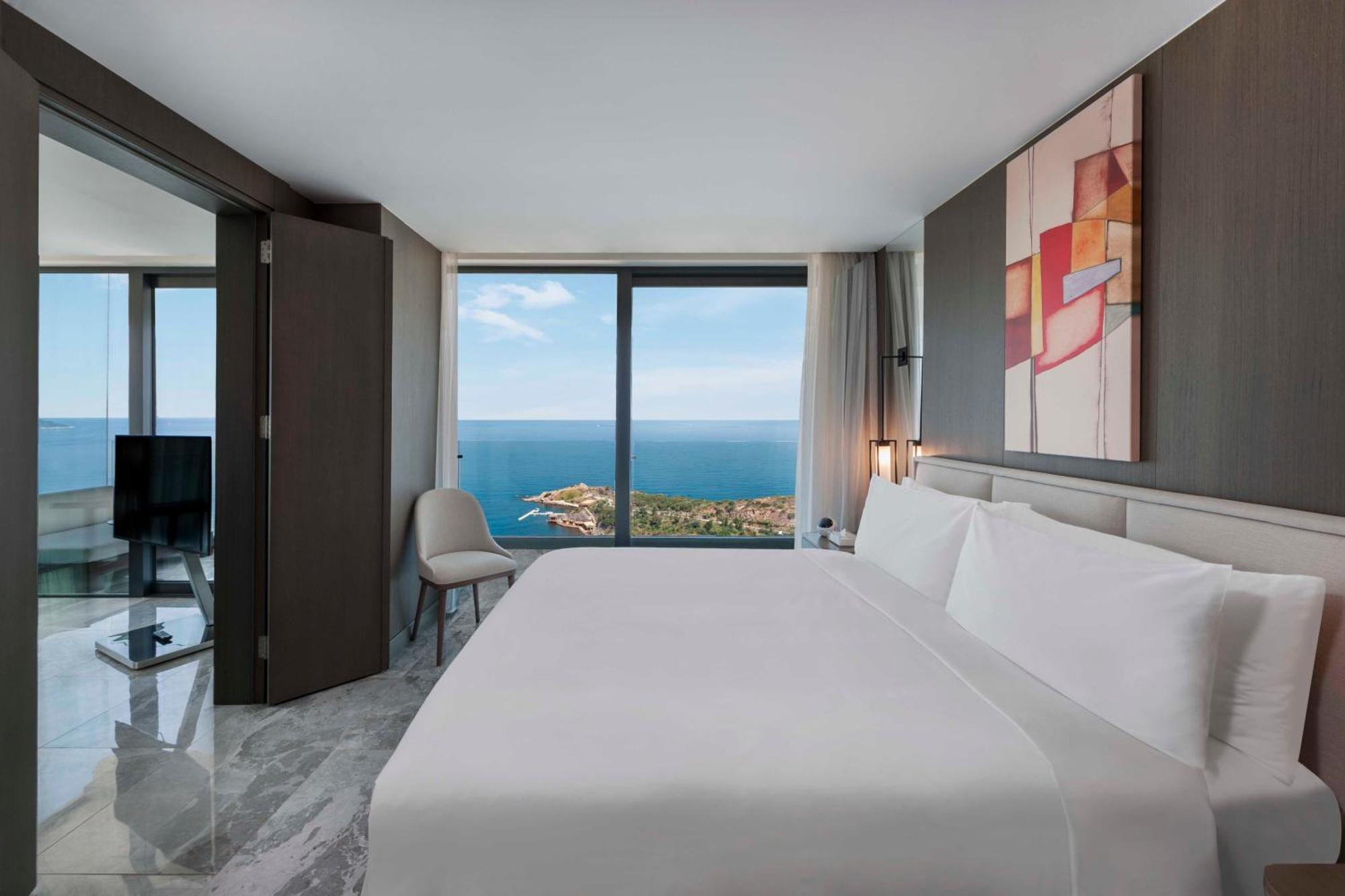 King Suite Sea View