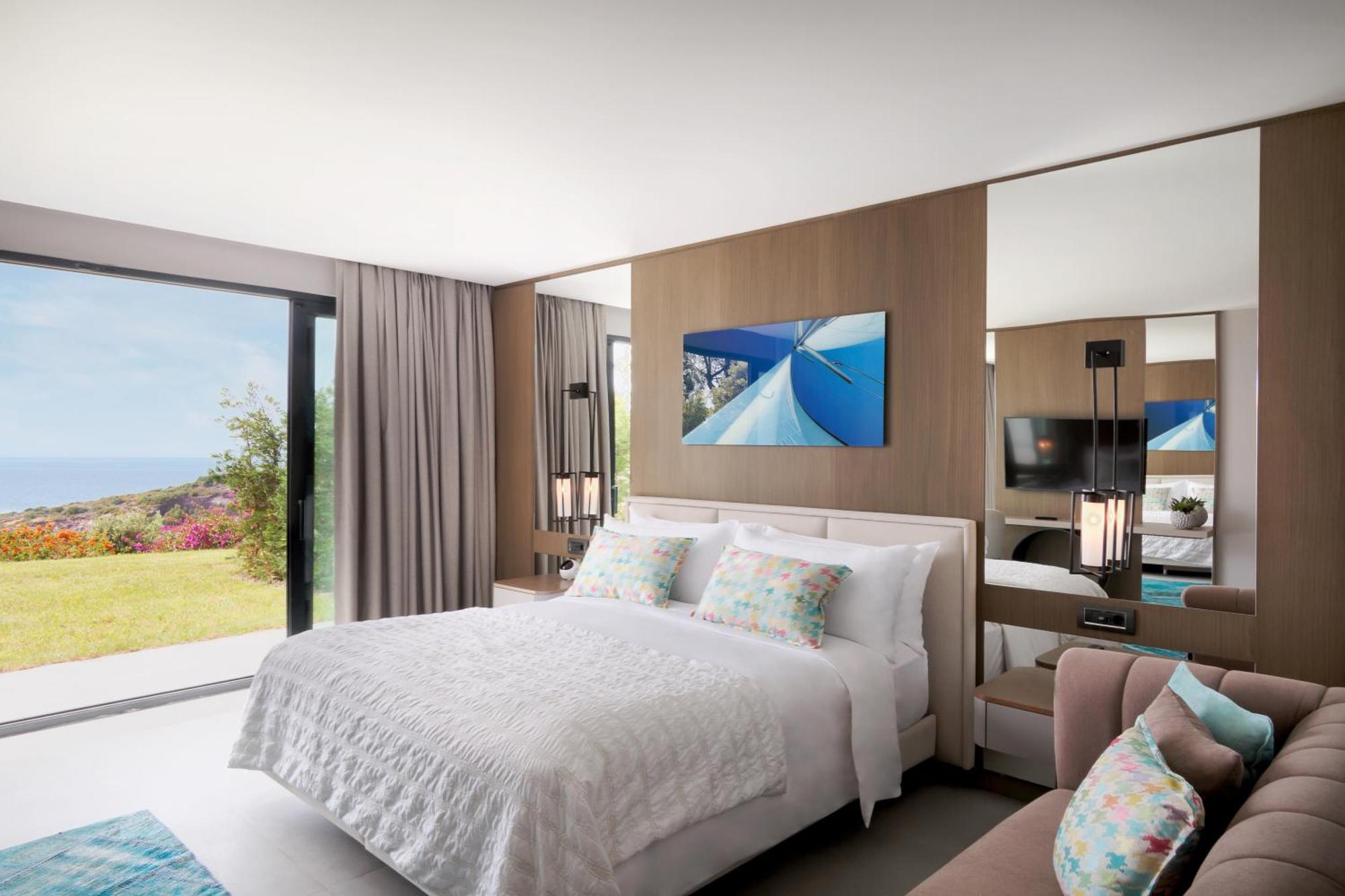 Deluxe Seaview sofa Guest room 1 King Sea view