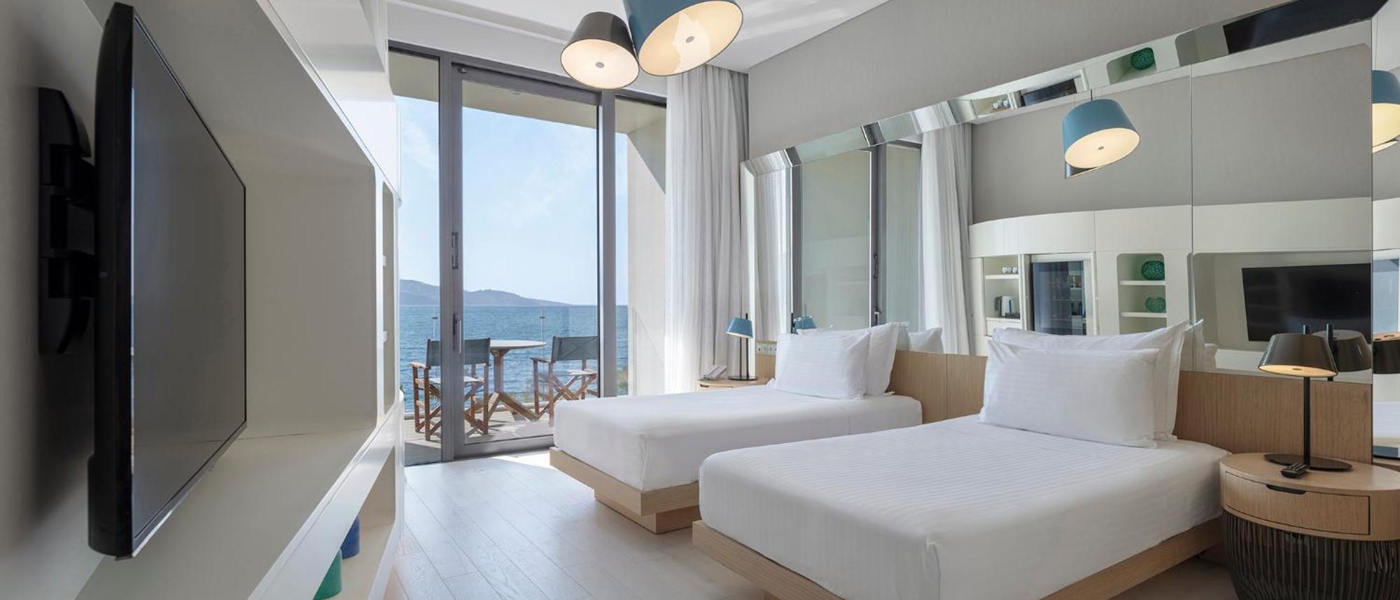 Premium Tweepersoonskamer met 2 Aparte Bedden en een Balkon met Uitzicht op Zee