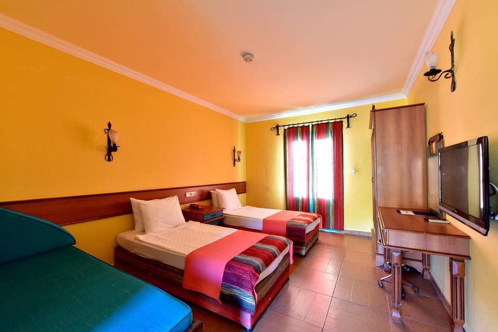 Club Room,1275009676:JPEG