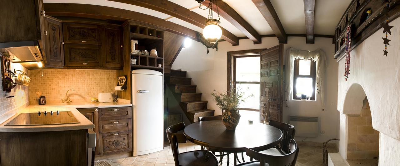Steinhaus Sandima mit Whirlpool, Kamin, Garten und Poolblick