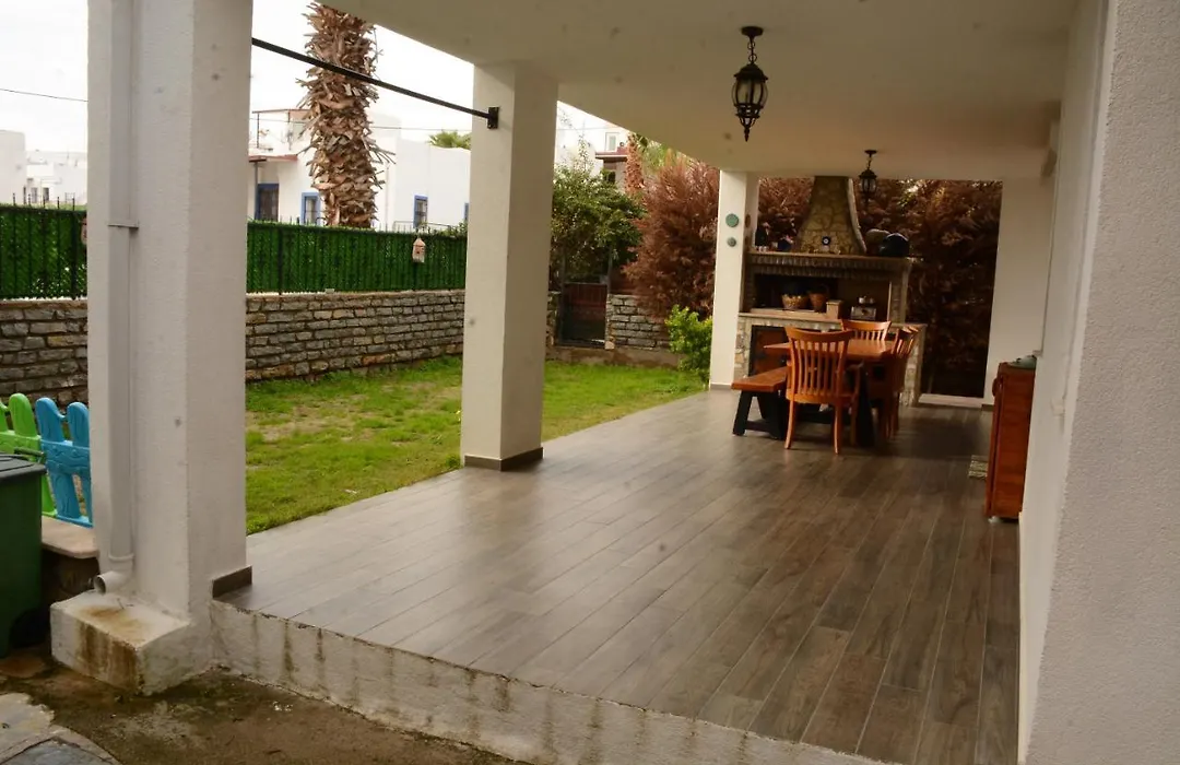 Bodrum-Bitez Arasinda, Huzurlu Bir Aile Evi-1