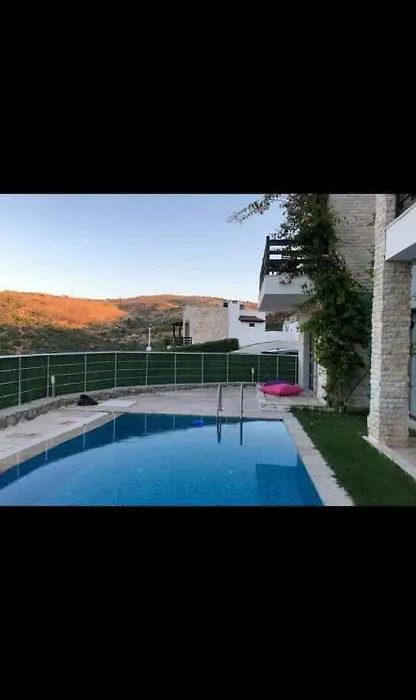 Lueks Muestakil Villa-1