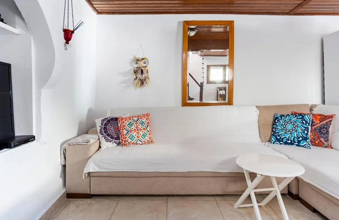 18Th Century Renovated Central Stone House, Terrace, Free Fast Wi-Fi-1