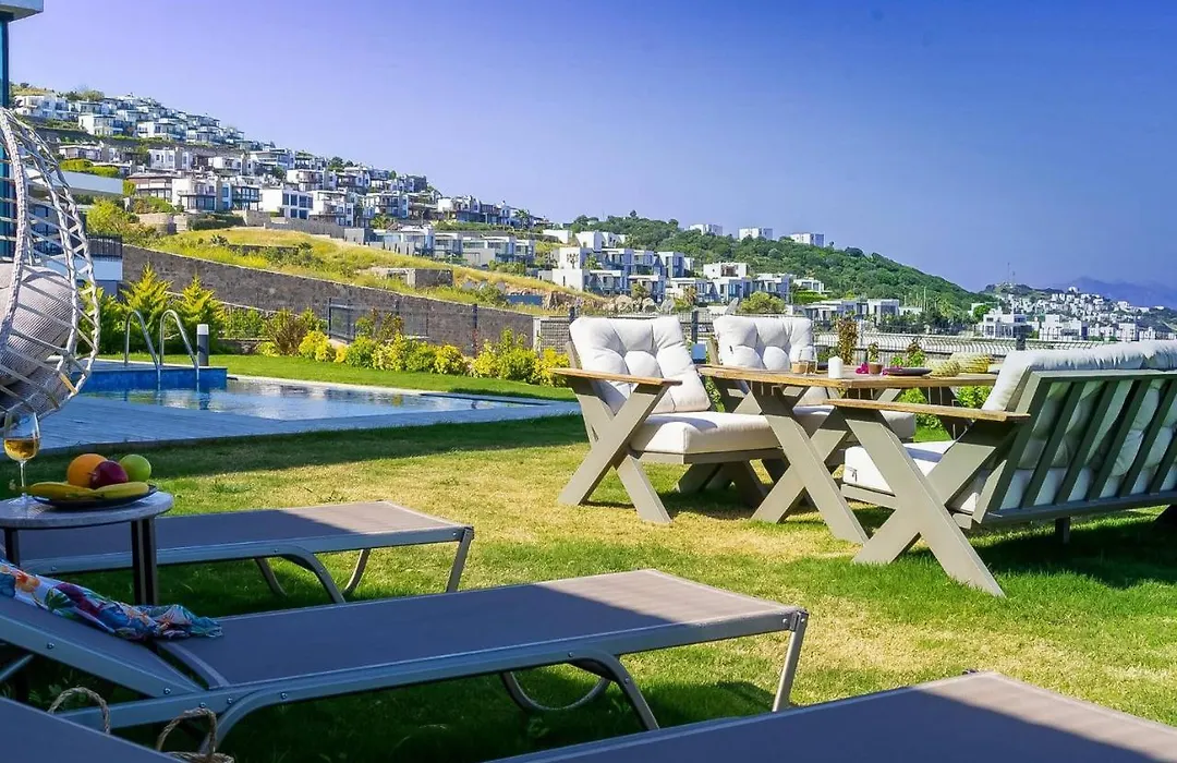 3 Bedroom Villa With Great View Close To Yalikavak Marina 2-1