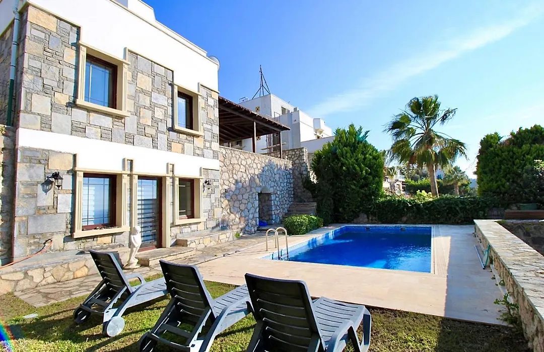 Villa Seba; Yalikavakta Oezel Havuzlu 4+1 Villa-1