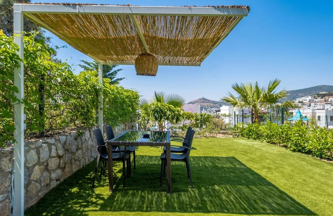 2+1 House In Bodrum Center With Sea View And Big Private Garden-1