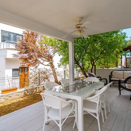 Spacious 3Br Family Villa With Private Beach-2