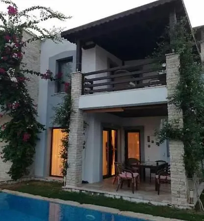 Lueks Muestakil Villa-2