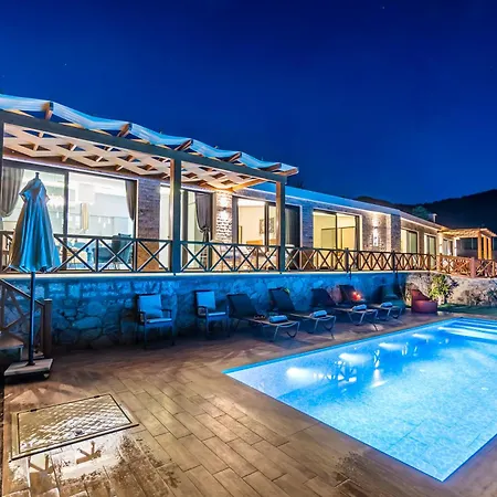 Oezel Havuzlu Ve Jakuzili Ultra Lueks Villa-2