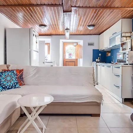 18Th Century Renovated Central Stone House, Terrace, Free Fast Wi-Fi-2