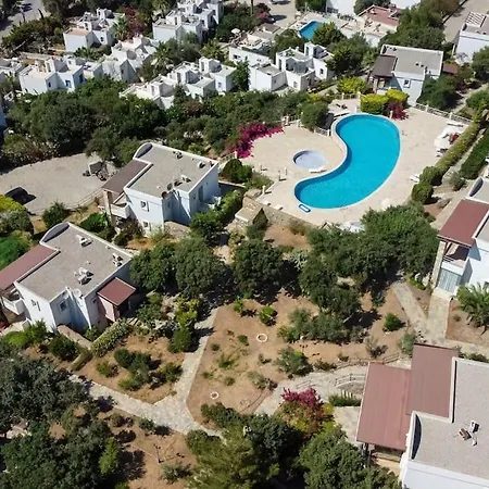 2 Bedroom House With A Fantastic View Of Guemuesluek-3