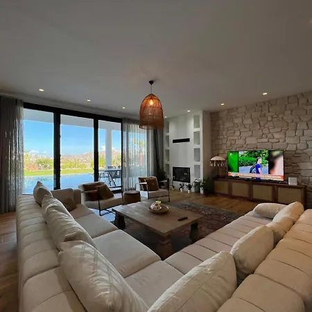 4 Bedroom Villa With Private Pool And Separate Staff Room In Yalikavak-2