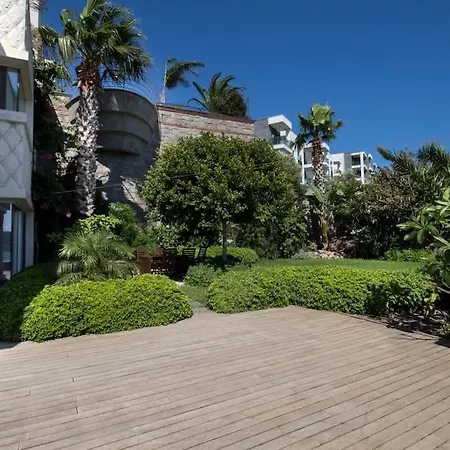 Glamorous Villa With A Pool And Panoramic Sea View-3