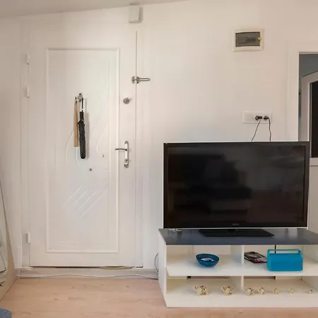 Central, Cozy, 15 Min Walk To The Beach, Fast Wi-Fi, Free Parking, 4Ppl-2