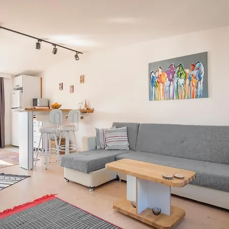 Central, Cozy, 15 Min Walk To The Beach, Fast Wi-Fi, Free Parking, 4Ppl-3