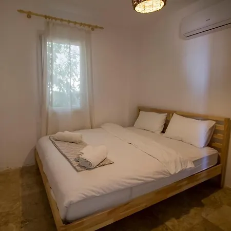 2 Bedroom House With A Fantastic View Of Gmlk-2