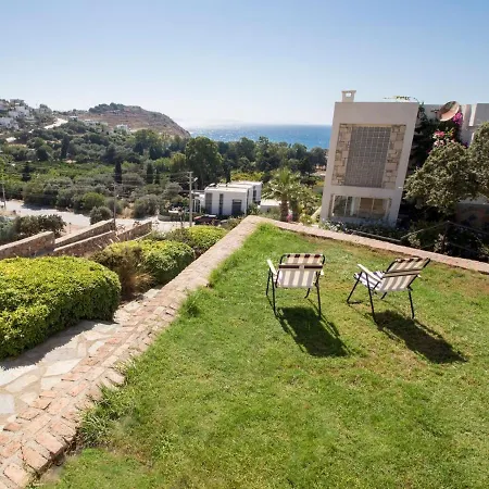 2 Bedroom House With A Fantastic View Of Gmlk-3