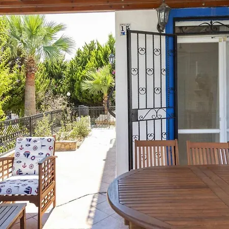 2 Bedroom House With Garden In The Heart Of Yalikavak-2