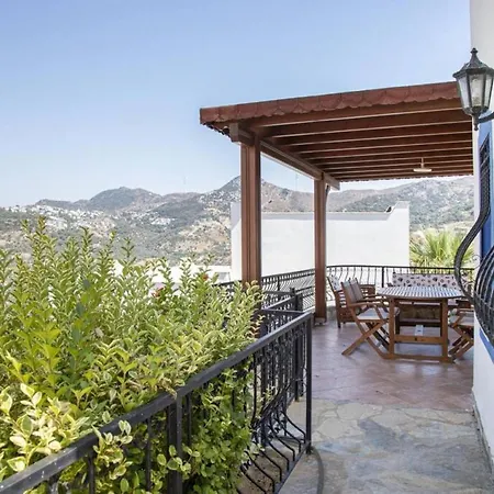 2 Bedroom House With Garden In The Heart Of Yalikavak-3