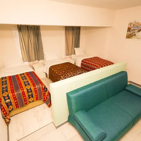 Seven Art Feslegen Apart Otel-3