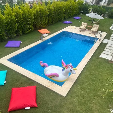 Bodrum Guemuesluekte Havuzlu-Bahceli-3 Yatak Odali Muestakil Villa-2