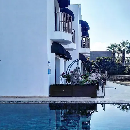 Small Beach Hotel-2