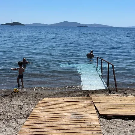 Bodrum-Turgutreis Merkezde Plaja 50 Metre Uzaklikta 1 Ve 2 Numarali Daireler-2