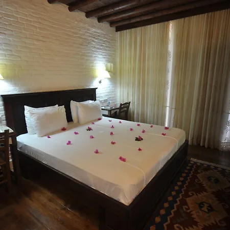 El Vino Hotel & Suites-3