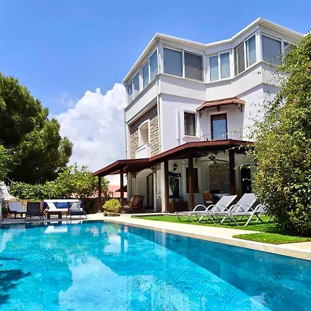 Bodrum Merkezde Muestakil Havuzlu Villa-3
