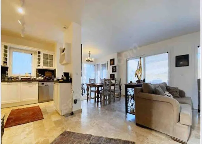 Havuz Olanagi Sunan Bahceli Villa Bodrum