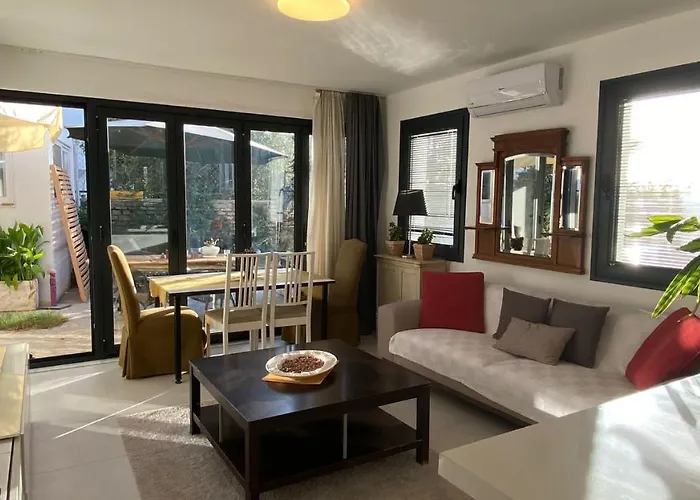 Sahile/Merkeze Yakin, Manzarali, Modern Tum Daire Bodrum
