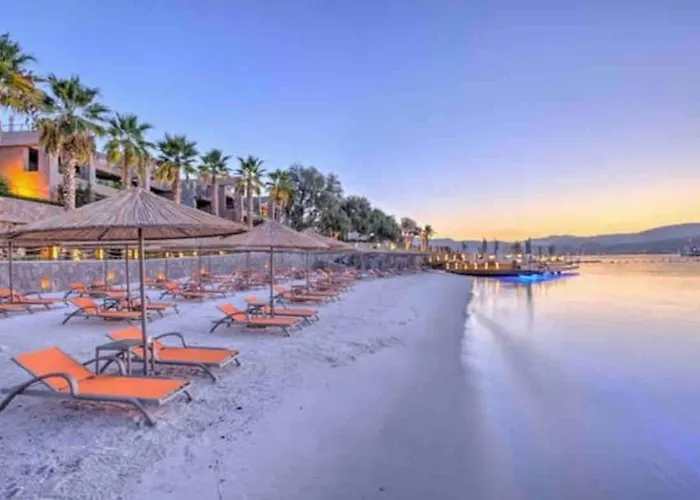Luxury Villa Inside Resort Bodrum met een Zwembad