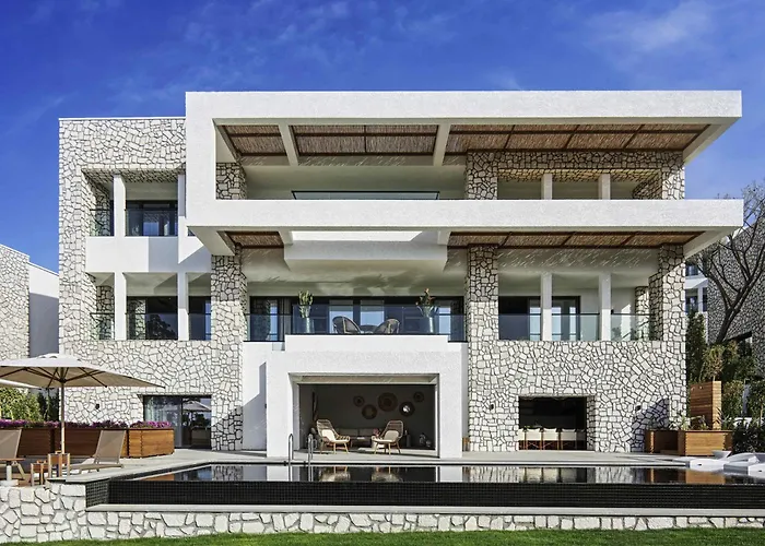 Hotels in Torba